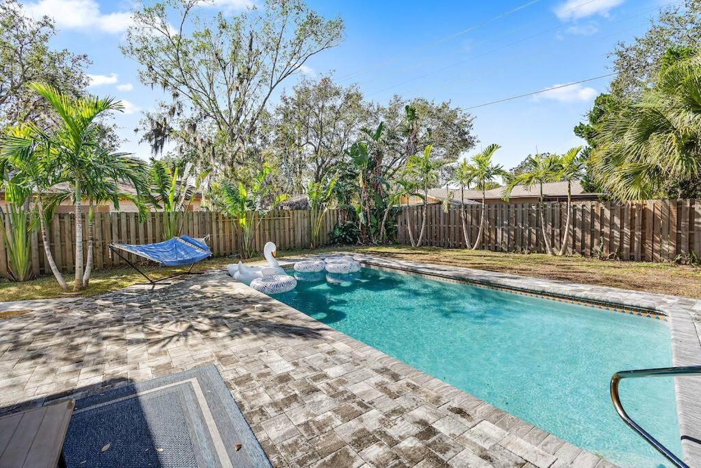 Florida Getaway With Backyard Pool Oasis Villa Sarasota Esterno foto